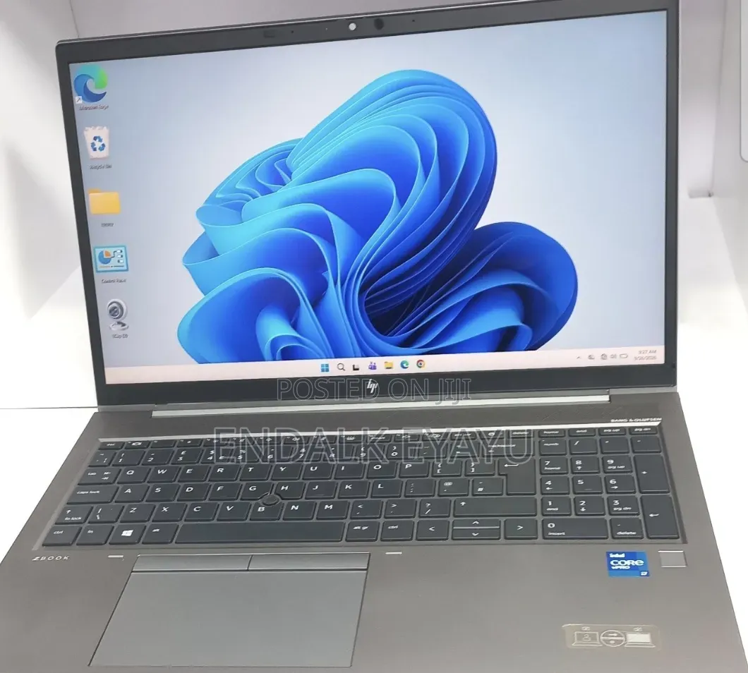 New Laptop HP ZBook Firefly G8 16GB Intel Core i7 SSD 512GB