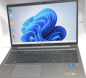 New Laptop HP ZBook Firefly G8 16GB Intel Core i7 SSD 512GB