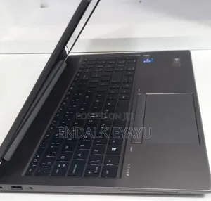 New Laptop HP ZBook Firefly G8 16GB Intel Core i7 SSD 512GB