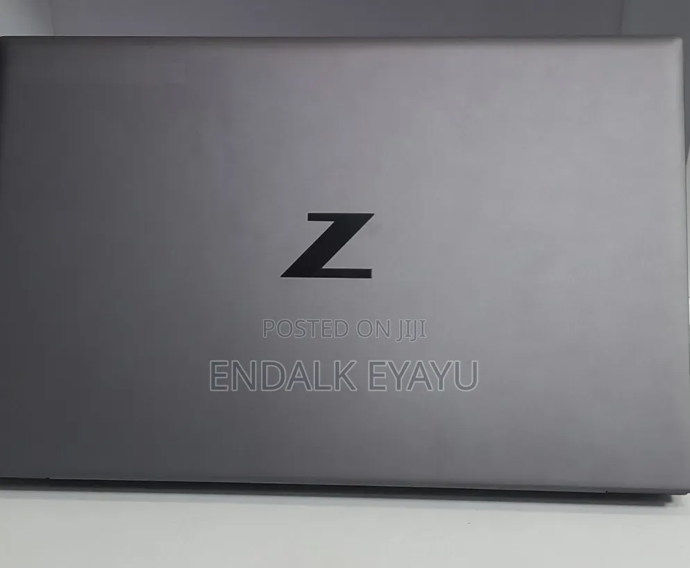 New Laptop HP ZBook Firefly G8 16GB Intel Core i7 SSD 512GB