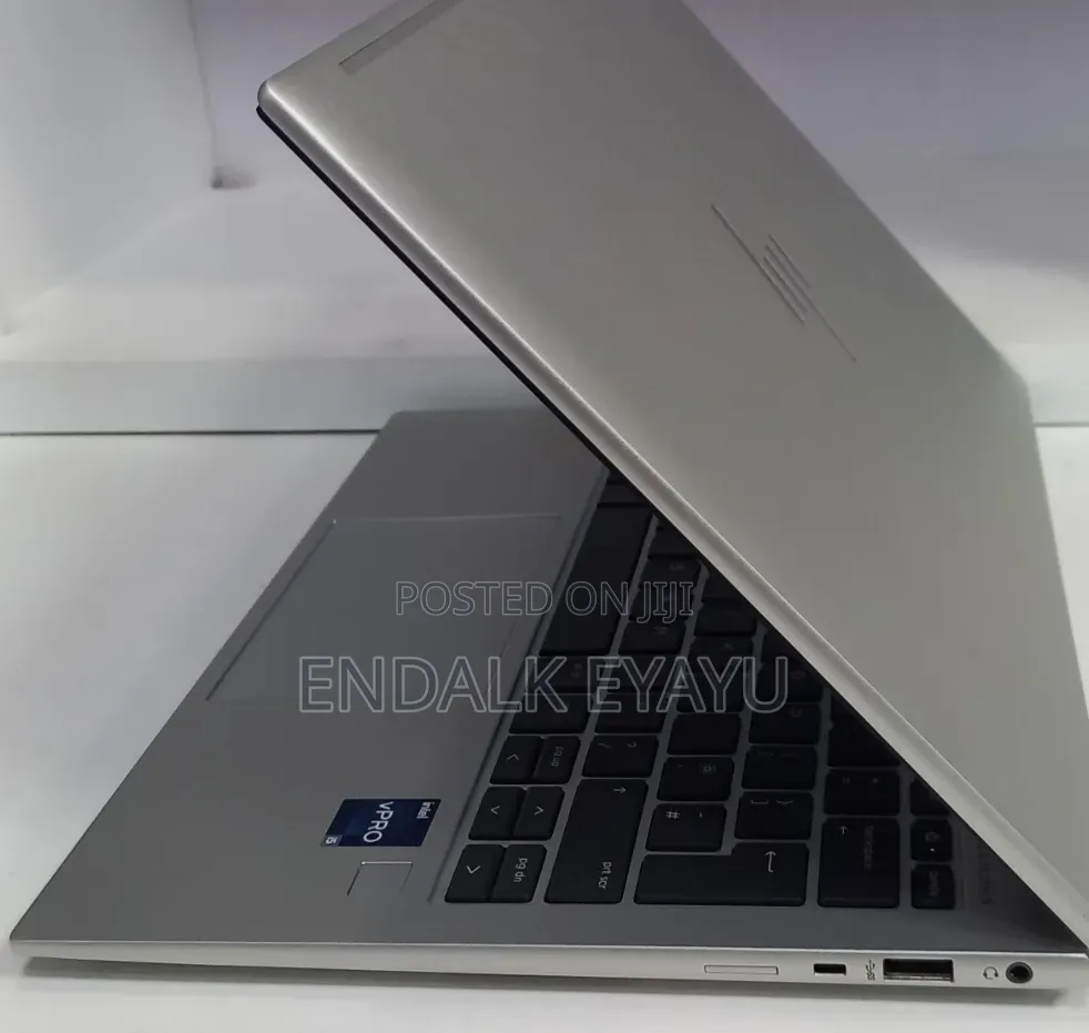 New Laptop HP EliteBook 830 G9 16GB Intel Core i5 SSD 512GB