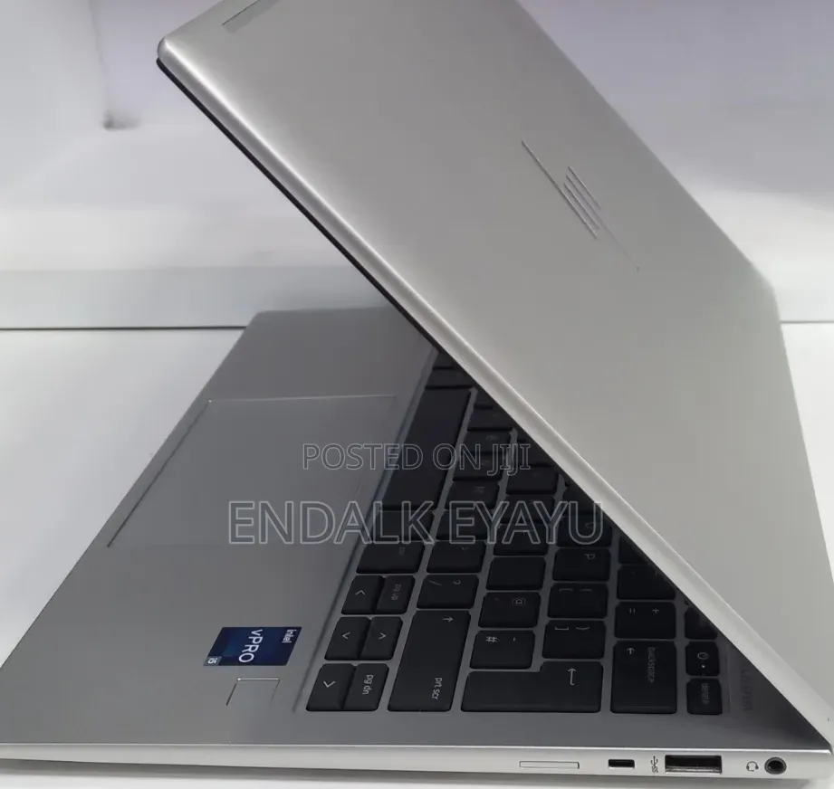 New Laptop HP EliteBook 830 G9 16GB Intel Core i5 SSD 512GB
