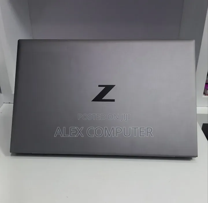 New Laptop HP ZBook Firefly G8 16GB Intel Core i7 SSD 512GB