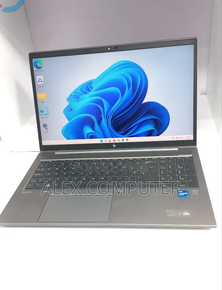 New Laptop HP ZBook Firefly G8 16GB Intel Core i7 SSD 512GB
