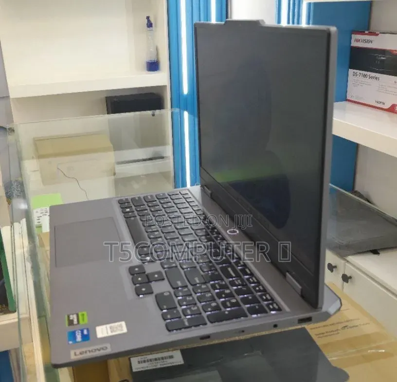 New Laptop Lenovo LOQ 15ARP9 12GB Intel Core i5 SSD 512GB