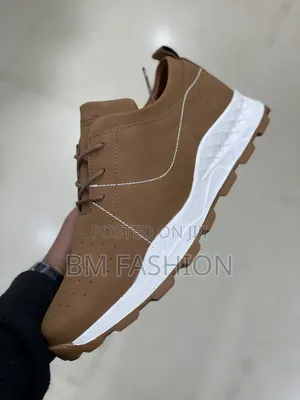 Timberland Low-Top Casual Leather Shoe With White Contrast Stitching