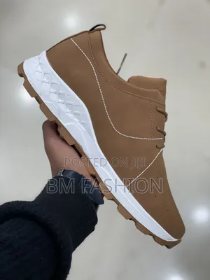 Timberland Low-Top Casual Leather Shoe With White Contrast Stitching