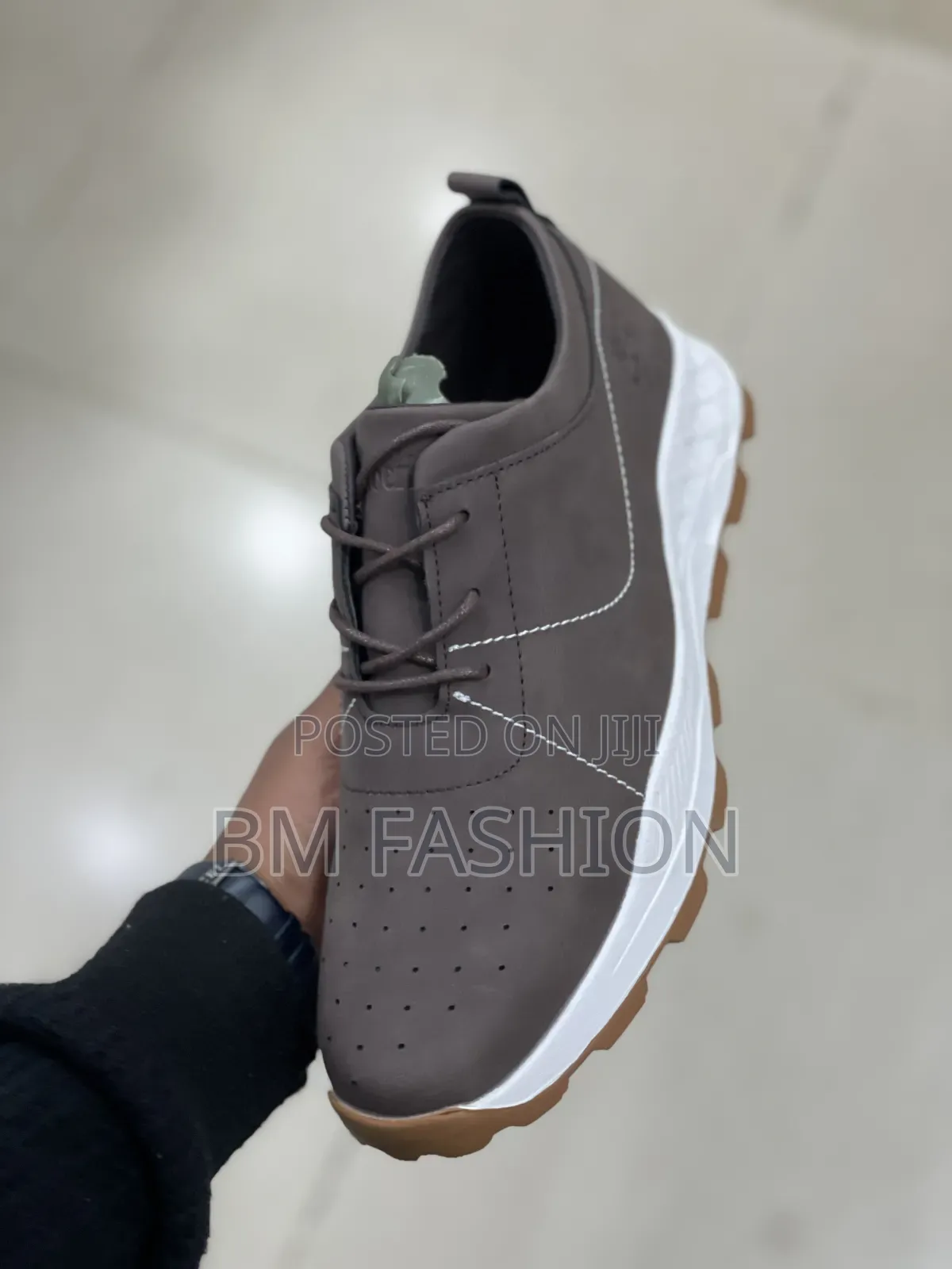 Brown Timberland Low-Top Casual Shoe With White Cushioned Midsole
