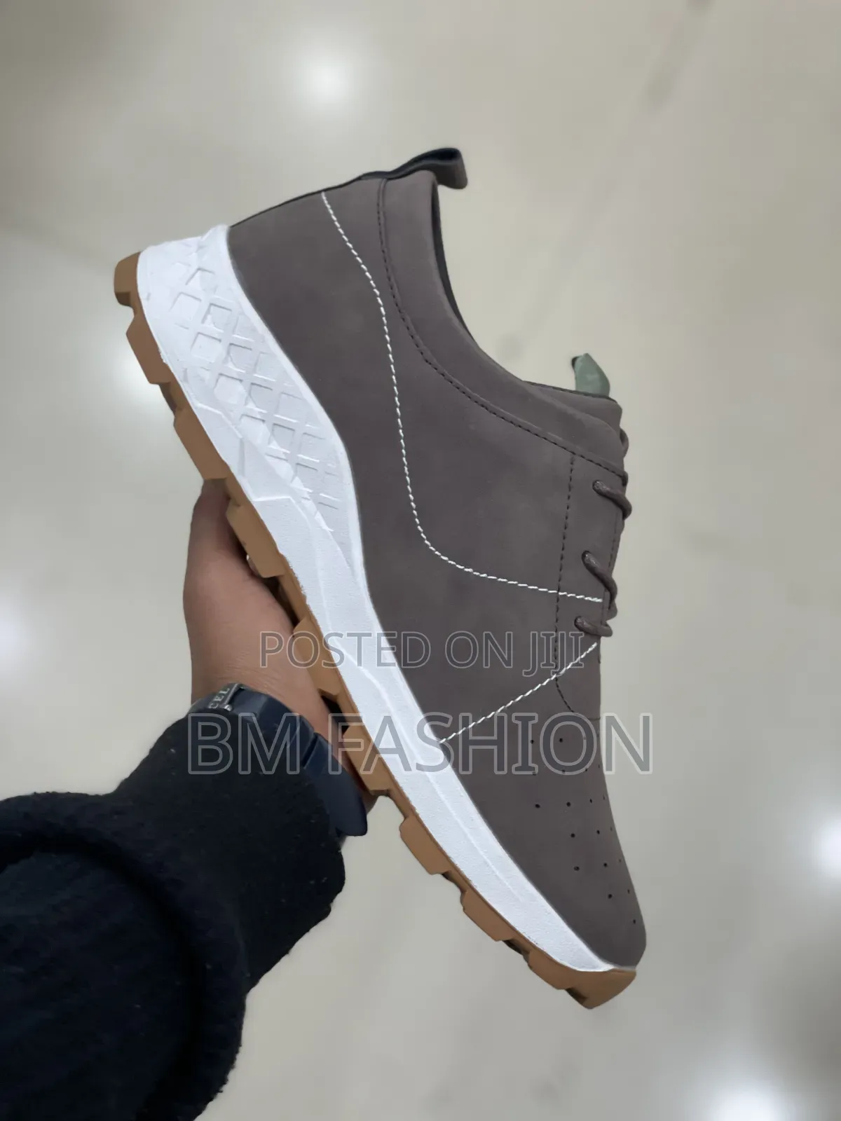 Brown Timberland Low-Top Casual Shoe With White Cushioned Midsole