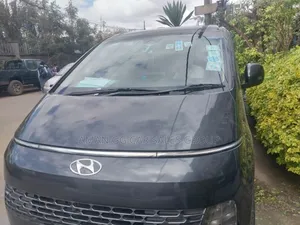 Hyundai Staria 2022 Gray