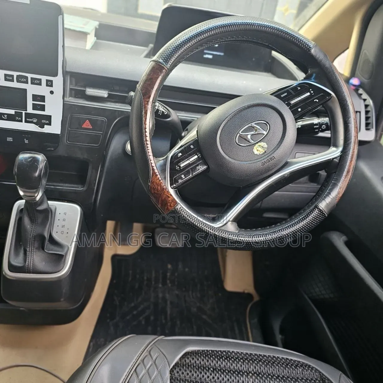 Hyundai Staria 2022 Gray