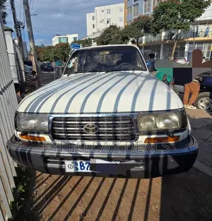 Toyota Land Cruiser 1999 White