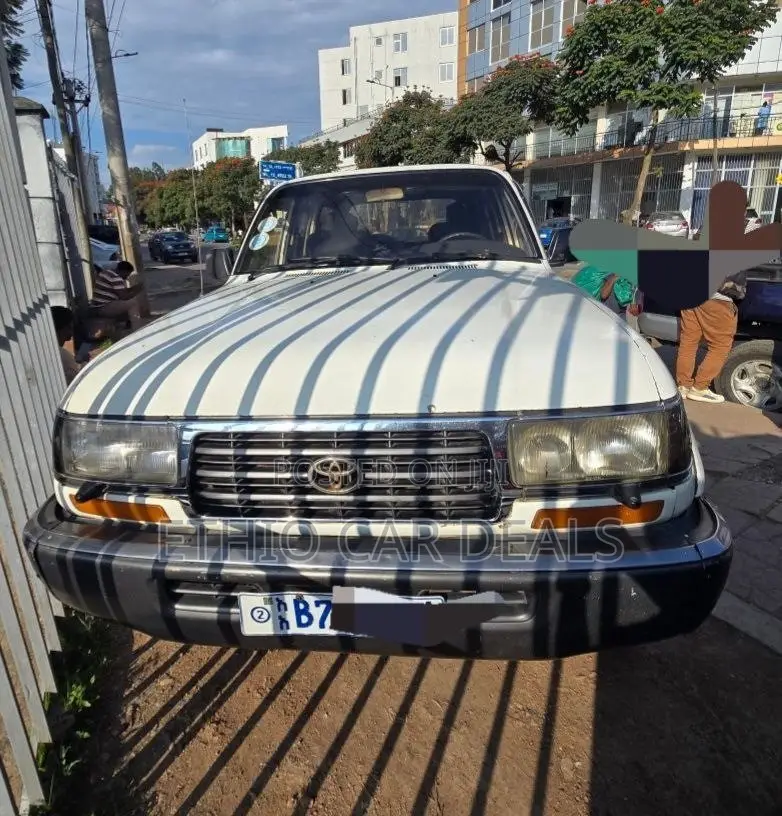 Toyota Land Cruiser 1999 White