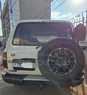 Toyota Land Cruiser 1999 White