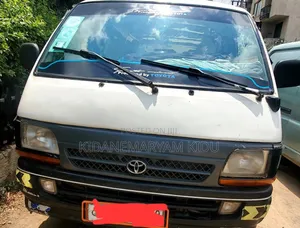 Toyota Hilux 2001 White