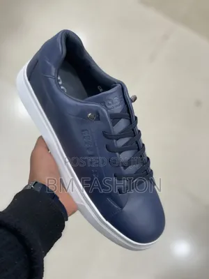 Hugo Boss Low-Top Sneakers Featuring a White Rubber Sole