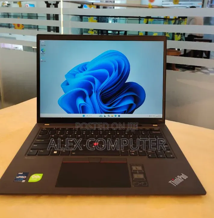 New Laptop Lenovo ThinkPad T14 G3 32GB Intel Core i7 SSD 512GB