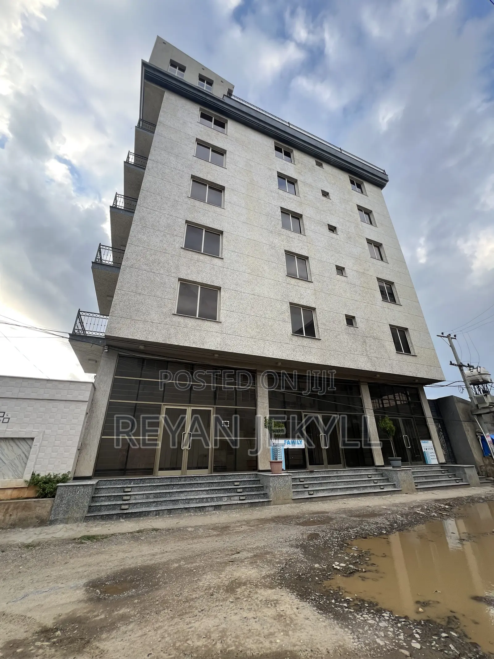 20bdrm Block of Flats in Bole for sale
