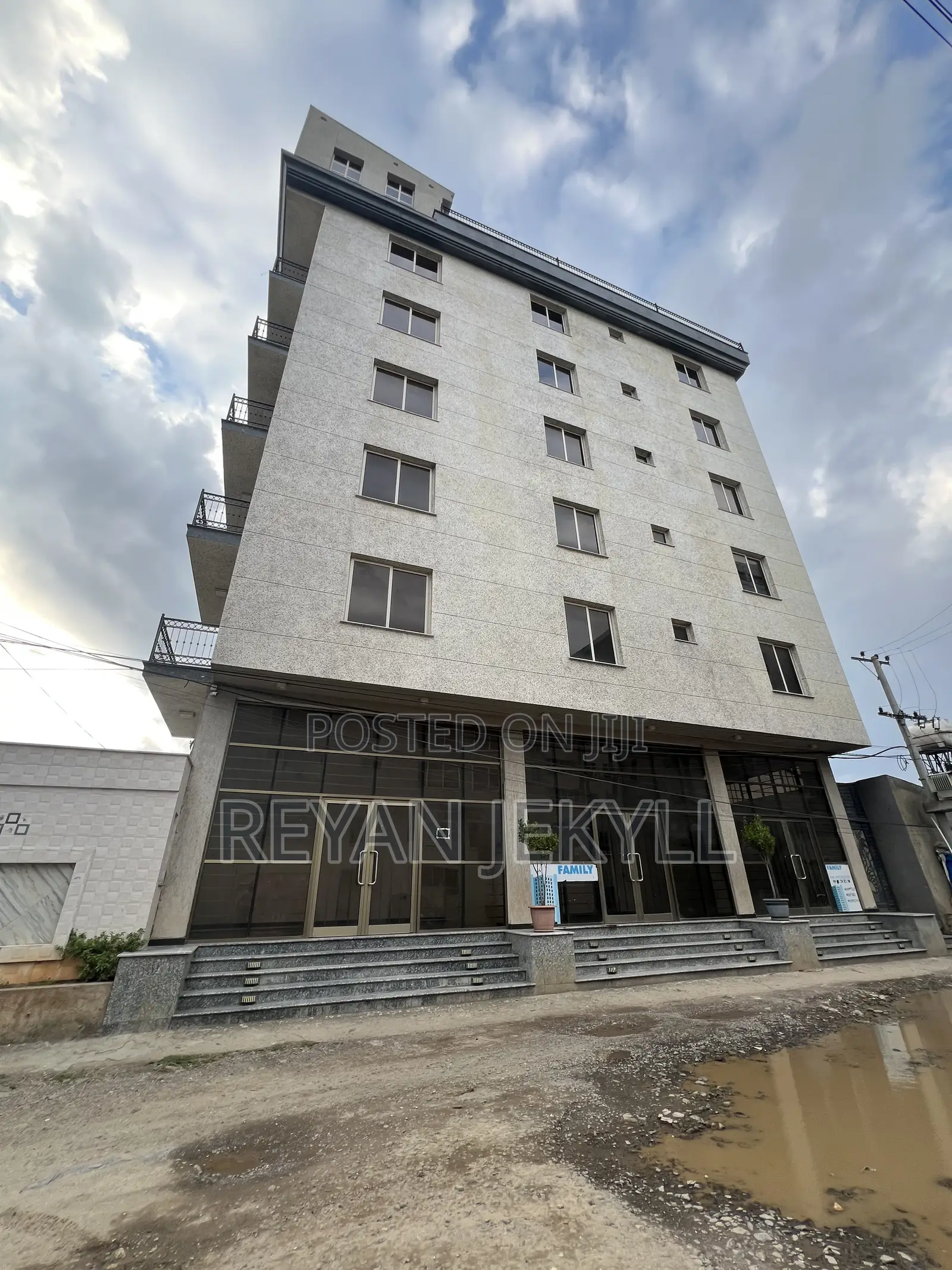 20bdrm Block of Flats in Bole for sale