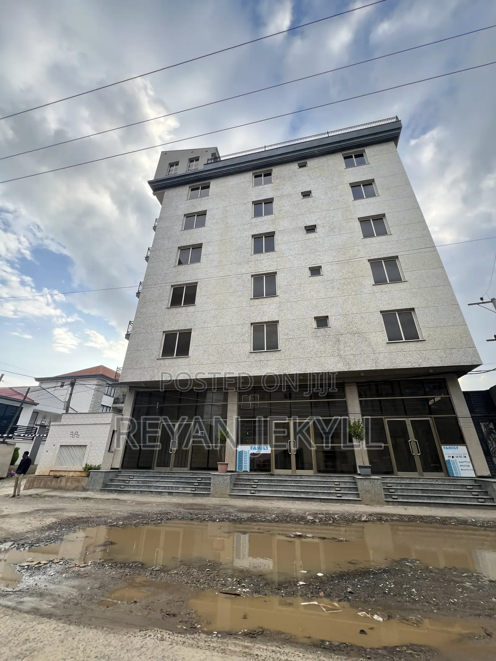 20bdrm Block of Flats in Bole for sale