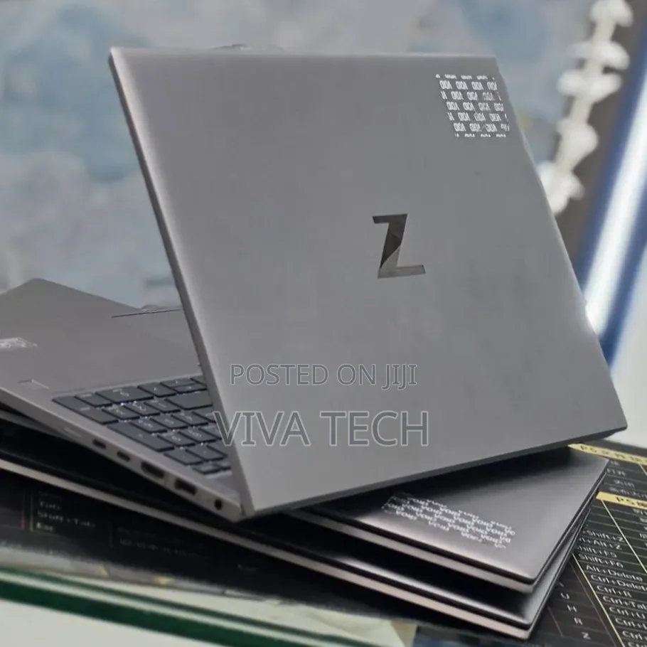 New Laptop HP ZBook Firefly G8 16GB Intel Core i5 SSD 512GB