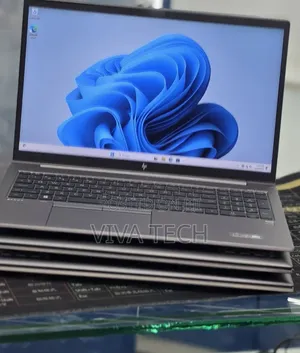 New Laptop HP ZBook Firefly G8 16GB Intel Core i5 SSD 512GB