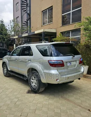 Toyota Fortuner 2.7 AWD 2009 White