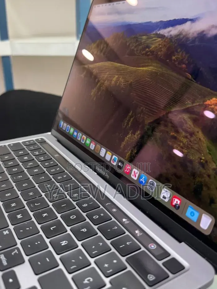 New Laptop Apple MacBook Pro 2020 16GB Apple M1 SSD 512GB