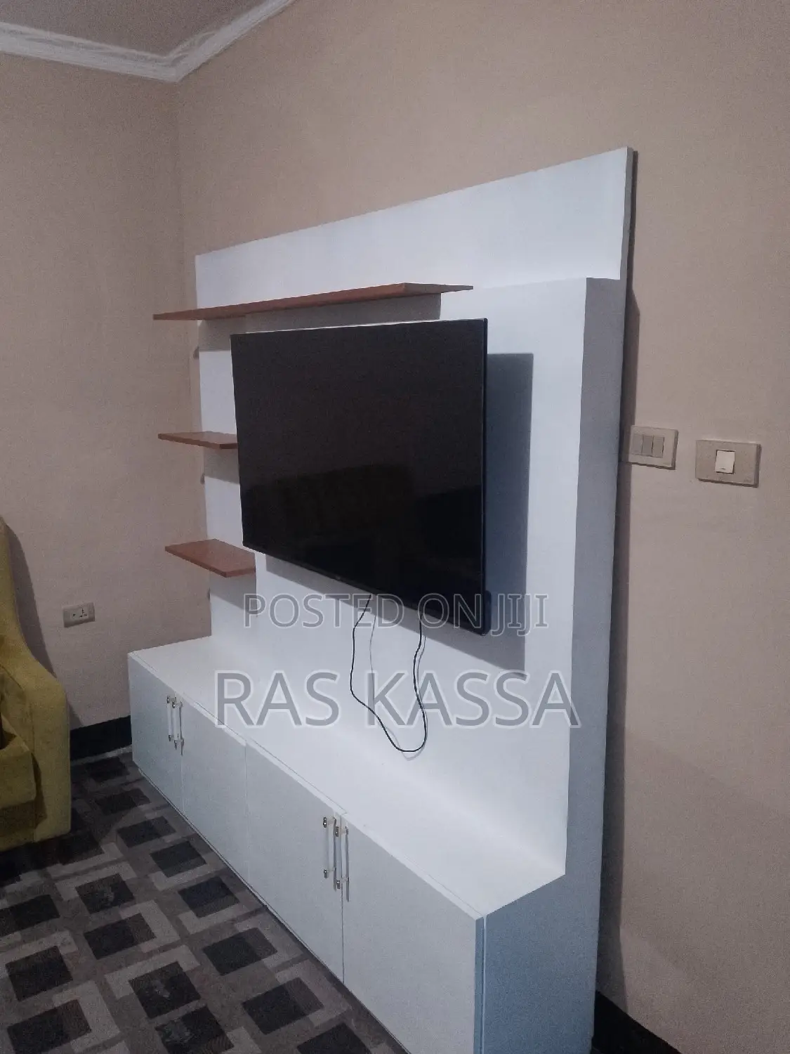 2×2 ቲቪ እስታንድ