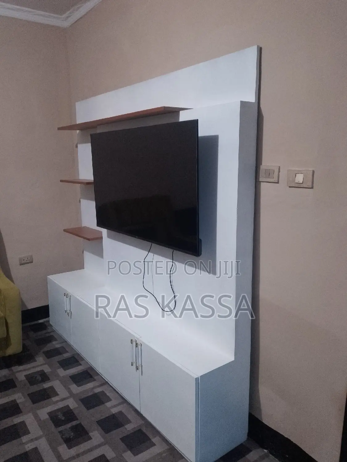 2×2 ቲቪ እስታንድ