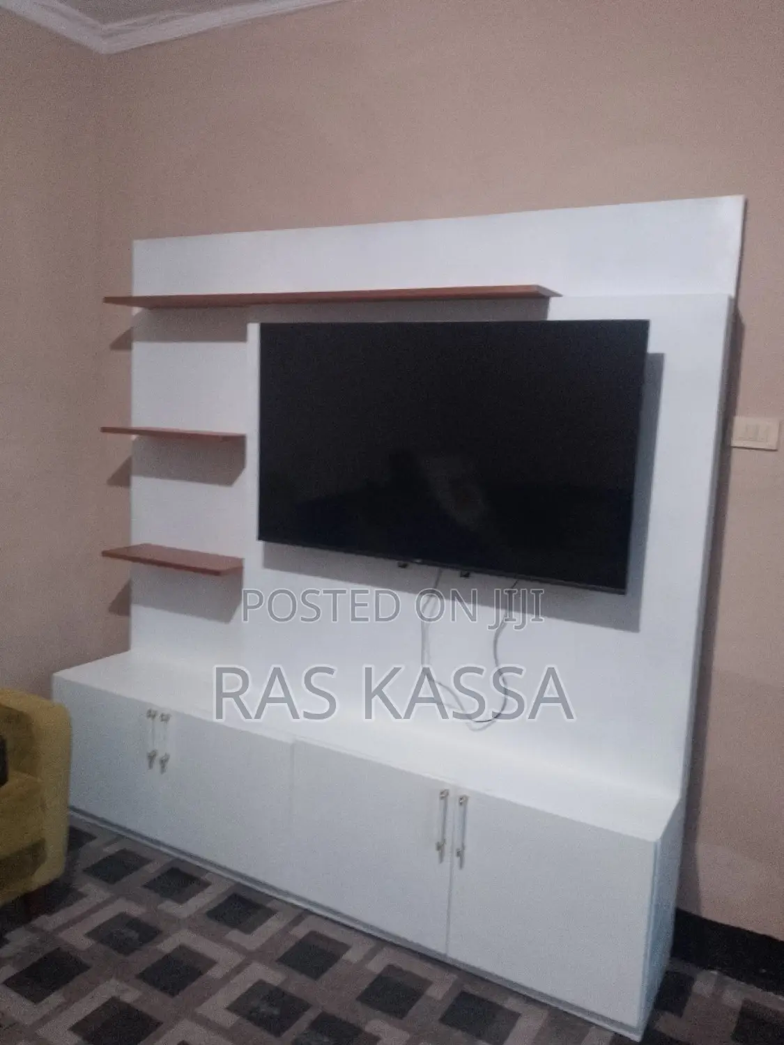 2×2 ቲቪ እስታንድ