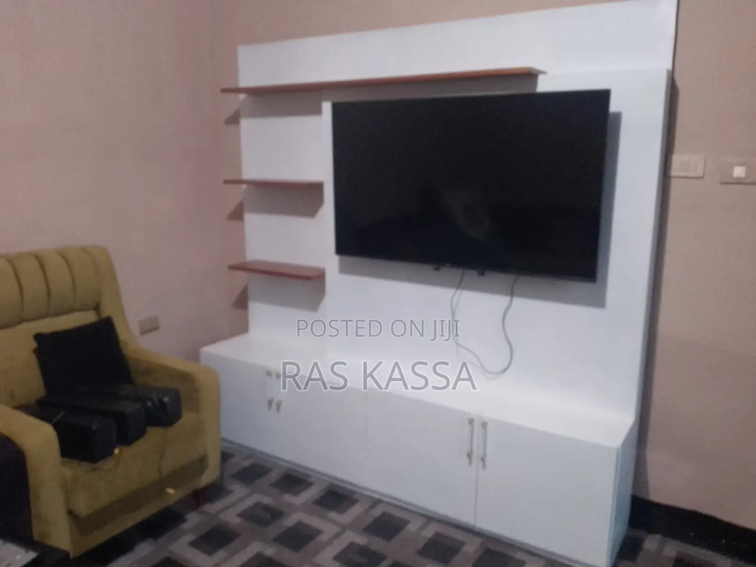 2×2 ቲቪ እስታንድ