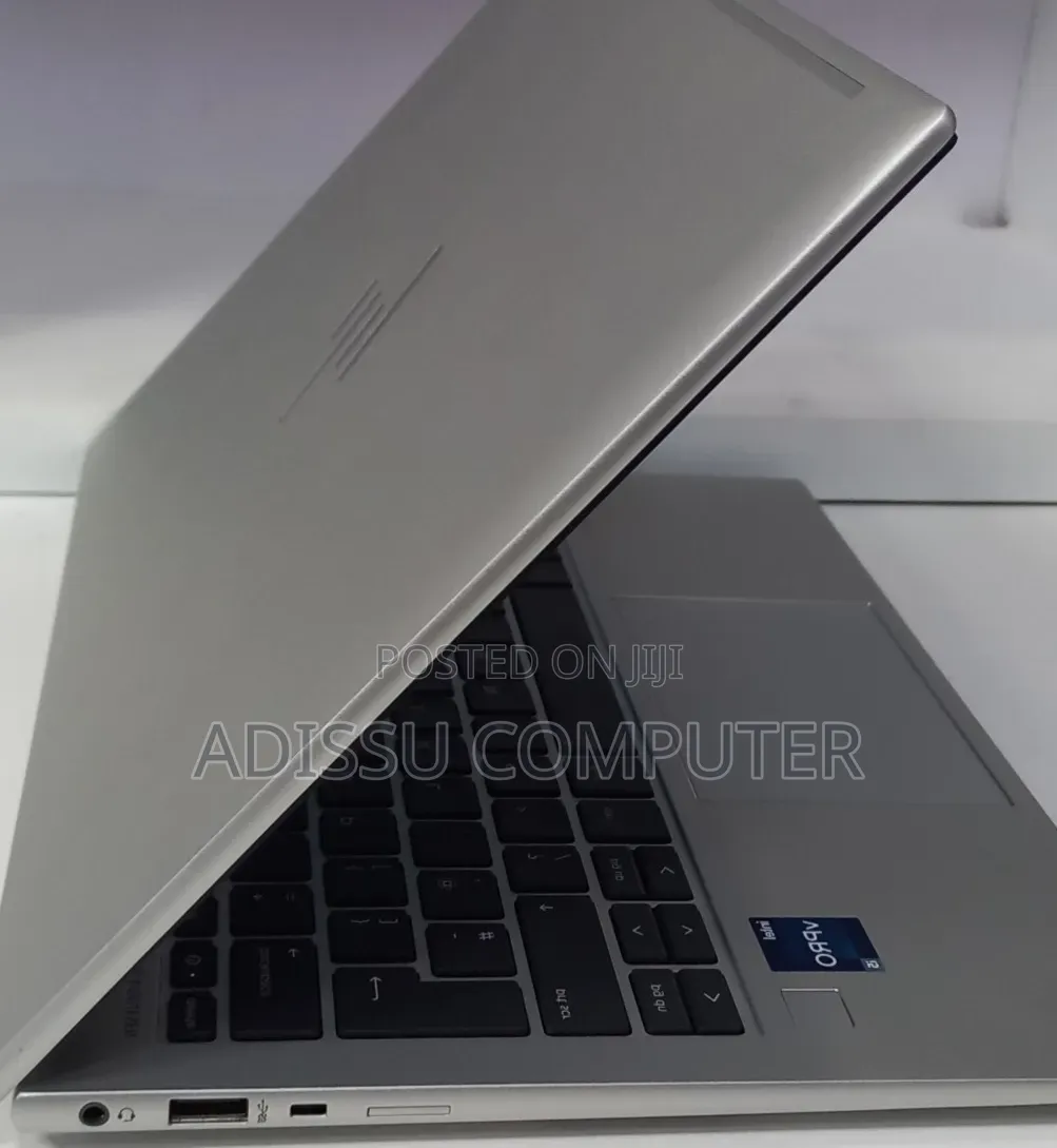 New Laptop HP EliteBook 830 G9 16GB Intel Core i5 SSD 512GB