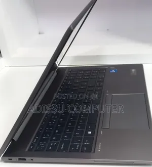 New Laptop HP ZBook Firefly G8 16GB Intel Core i7 SSD 512GB