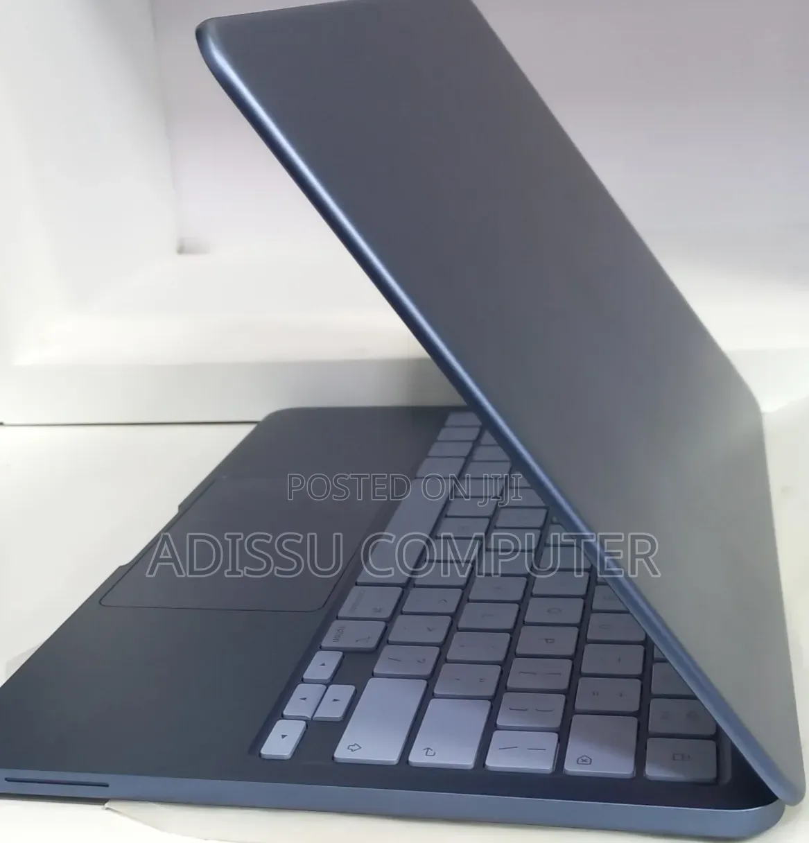New Laptop Apple MacBook Air 2022 M2 8GB Apple M2 SSD 256GB