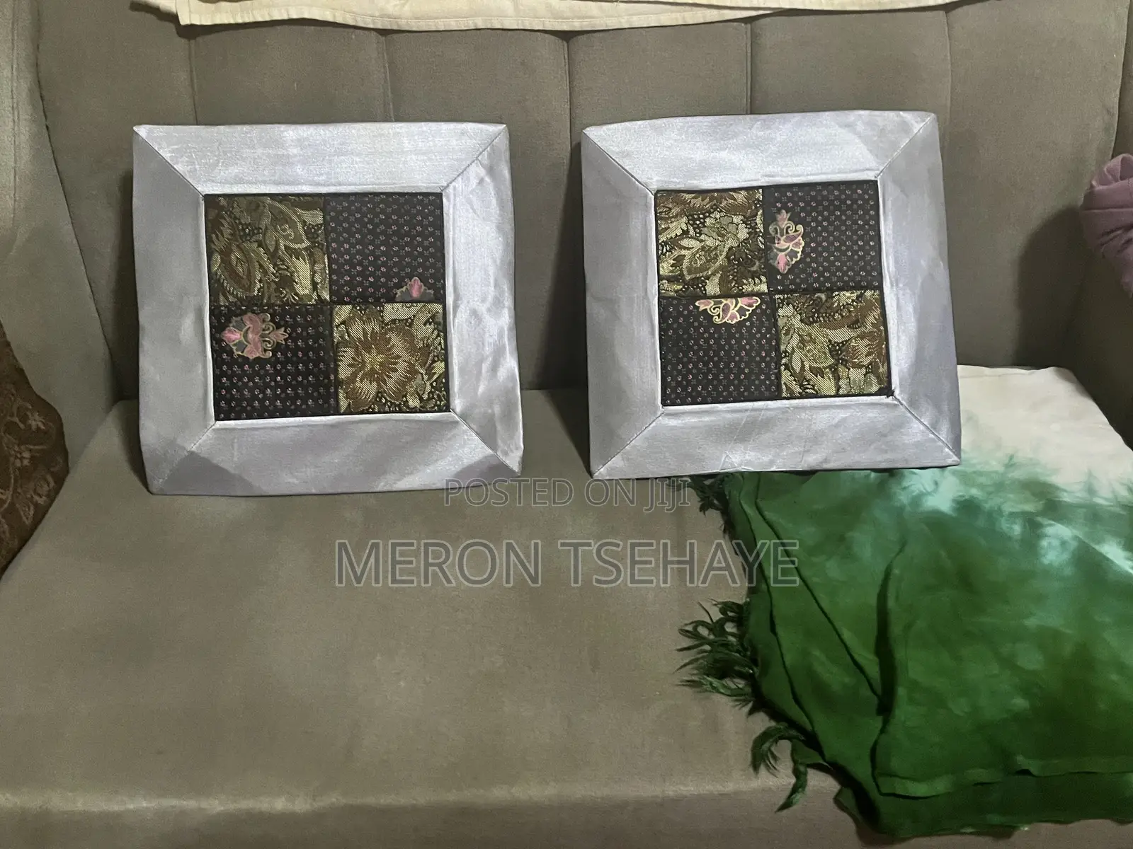 Decorative Cushion Cover With Zipper 2 Pieces