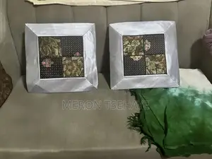 Decorative Cushion Cover With Zipper 2 Pieces