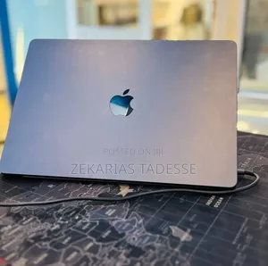 New Laptop Apple MacBook Air 2024 M3 8GB Apple M3 SSD 256GB