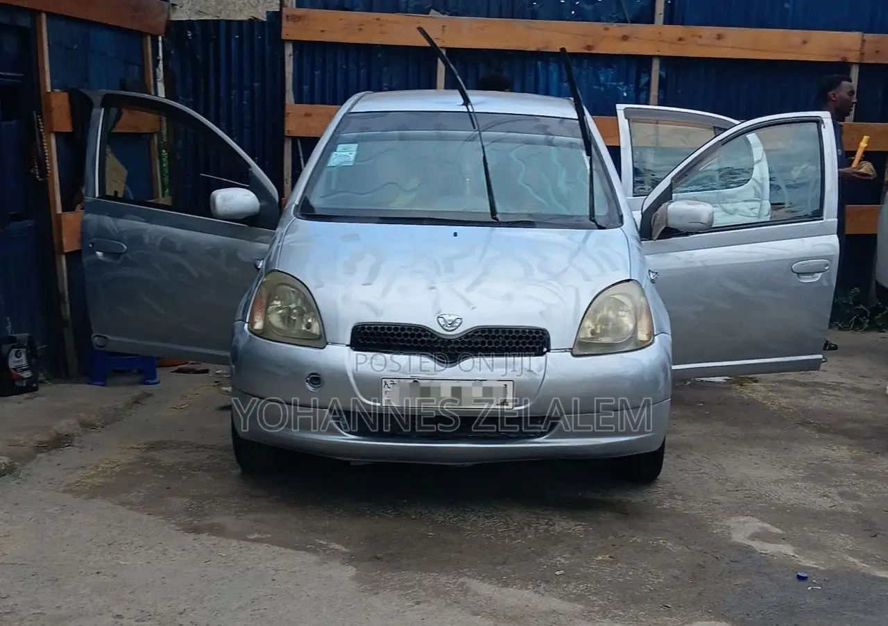 Toyota Vitz 2001 Silver
