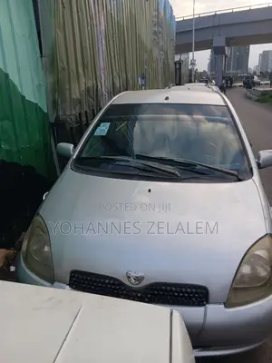 Toyota Vitz 2001 Silver