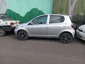 Toyota Vitz 2001 Silver