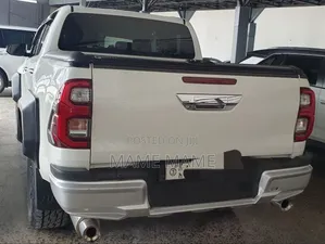 Toyota Hilux 2016 White