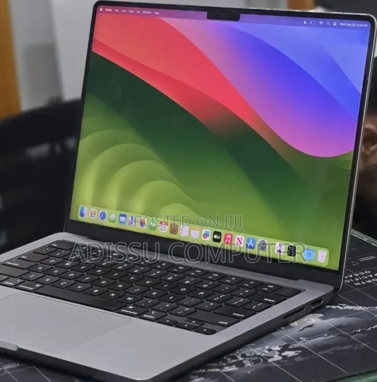 New Laptop Apple MacBook Pro 2023 M3 8GB Apple M3 Pro SSD 512GB