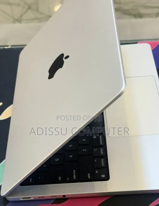 New Laptop Apple MacBook Pro 2021 M1 16GB Apple M1 Pro SSD 512GB