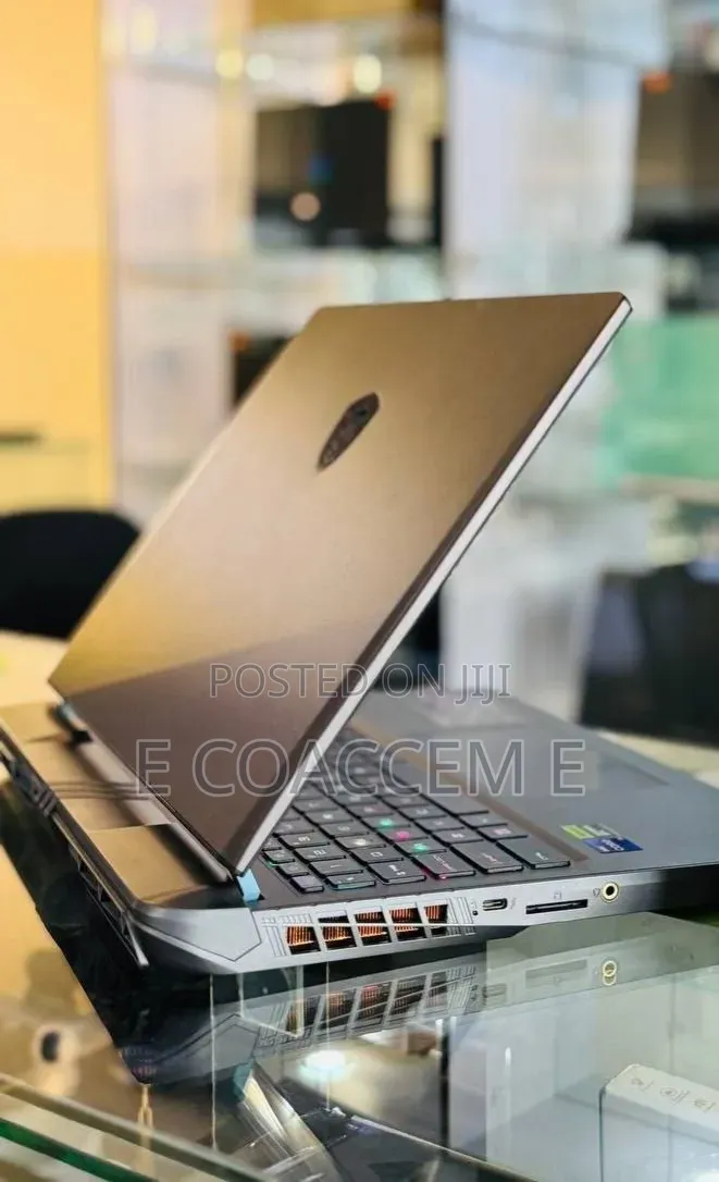 New Laptop MSI 32GB Intel Core i9 SSD 1T