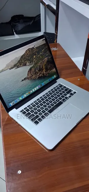 New Laptop Apple MacBook Pro 2014 8GB Intel Core i7 SSD 256GB