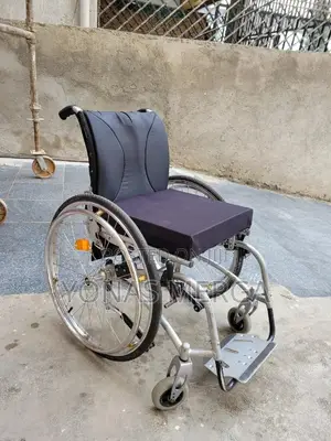 Folding Stronger Wheelchair勿汞wheelchairs湊皿8"puncture Proof Front Tyres
