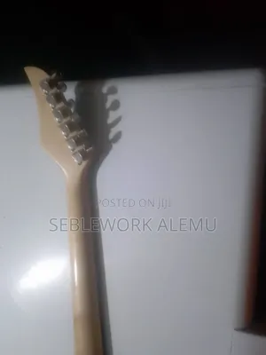 Lucky Star ኤሌትርክ ጊታር