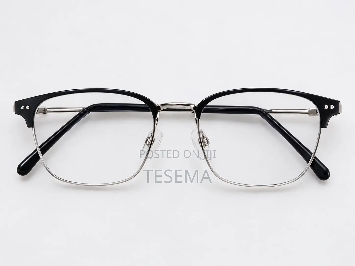 Photochromic Solar Eyeglasses – Gold Frame | in Sun Dark, Indoor Clear