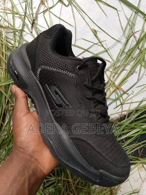 SKETCHERS GO WALK Arch Fit Original Size:- 40-43delivery AVAILABLE